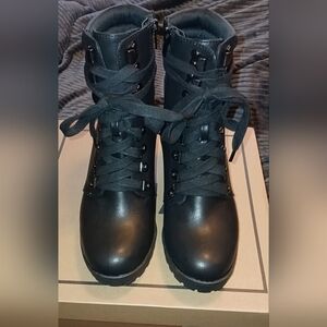 NWB MIA Women's Annamaria Block Heel Lug Sole Biker Boots. Size 7.5